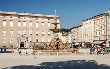Salzburg, Avusturya-Eylül 2015. Salzburg Avusturya, Salzburg ve eşsesli bölge, bir bu ülke hangi dokuz ayrılmıştır (Bundesland) federal devletin başkenti'dördüncü en kalabalık şehridir. Onun adı tekneler t geliyor