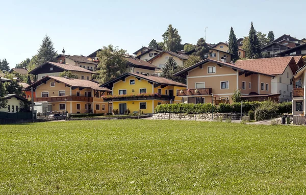 Village Gosau Avec Ses Maisons Bois Dans Les Alpes Autrichiennes — Photo
