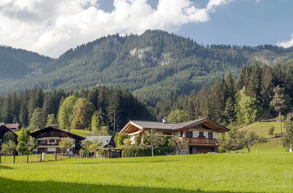 Pueblo Gosau Con Sus Casas Madera Los Alpes Austria Día —  Fotos de Stock