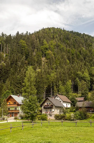 Venkovské Obce Rakouských Alpách Zamračený Den — Stock fotografie