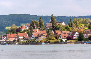 Stein am Rhein bir komün ve tarihsel Swiss canton, Konstanz Gölü aşırı Batı kıyısında Doğu eksklav bulunan Schaffhausen, Kanton şehridir. Kuzeybatı Hemishofen, Komün için northeas ile sınırlar