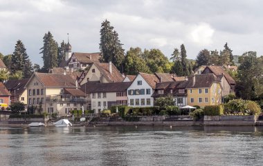 Stein am Rhein bir komün ve tarihsel Swiss canton, Konstanz Gölü aşırı Batı kıyısında Doğu eksklav bulunan Schaffhausen, Kanton şehridir. Kuzeybatı Hemishofen, Komün için northeas ile sınırlar