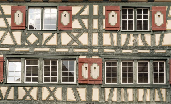 Steim の住宅のファサードの窓よ Reim — ストック写真