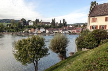 Stein am Rhein bir komün ve tarihsel Swiss canton, Konstanz Gölü aşırı Batı kıyısında Doğu eksklav bulunan Schaffhausen, Kanton şehridir. 