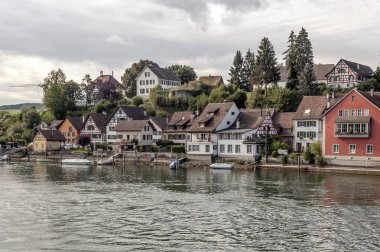 Stein am Rhein bir komün ve tarihsel Swiss canton, Konstanz Gölü aşırı Batı kıyısında Doğu eksklav bulunan Schaffhausen, Kanton şehridir. 