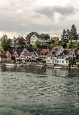 Stein am Rhein bir komün ve tarihsel Swiss canton, Konstanz Gölü aşırı Batı kıyısında Doğu eksklav bulunan Schaffhausen, Kanton şehridir. 