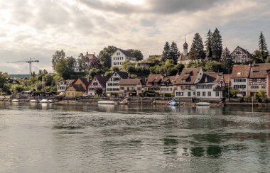 Stein am Rhein bir komün ve tarihsel Swiss canton, Konstanz Gölü aşırı Batı kıyısında Doğu eksklav bulunan Schaffhausen, Kanton şehridir. 