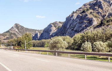 Avrupa'nın doruklarına İspanya Asturias il güneşli bir günde'kuzeyinde dağlarda.