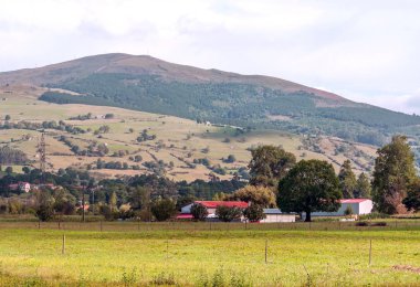 Avrupa'nın doruklarına İspanya Asturias il güneşli bir günde'kuzeyinde dağlarda.