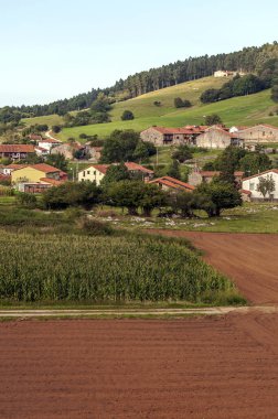 Avrupa'nın doruklarına İspanya Asturias il güneşli bir günde'kuzeyinde dağlarda.