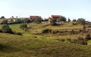 Avrupa'nın doruklarına İspanya Asturias il güneşli bir günde'kuzeyinde dağlarda.