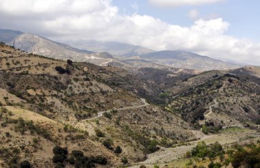 İspanyol Granada ili bulutlu bir günde Sierra Nevada dağlarında