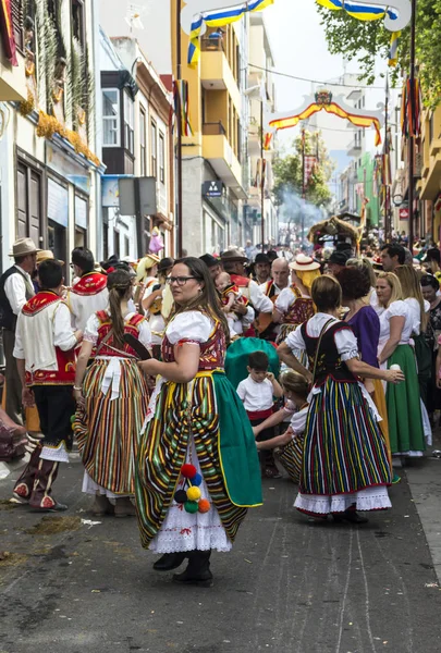 オロタバ テネリフェ島 スペイン 2016年 オロタバのサン イシドロのラブラドールの巡礼 祭りは 全国の観光客の関心の宣言は コーパスクリスティ後祝われます 世紀に始まった巡礼実行木 — ストック写真