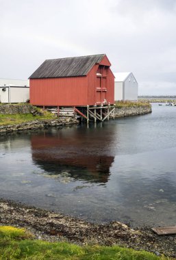 Nusfjord Lofoten Adalar Kuzey Norveç'te sakin balıkçı köyü var. Elli yıl önce ne zaman yumurtlama için morina geleceğini iş çiçek açmış. Bugün, Nusfjord bir müze daha az yüz kişi ile bir köy değil