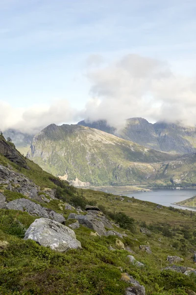 Berge Meer Auf Den Lofoten Norwegen Einem Bewölkten Tag — Stockfoto