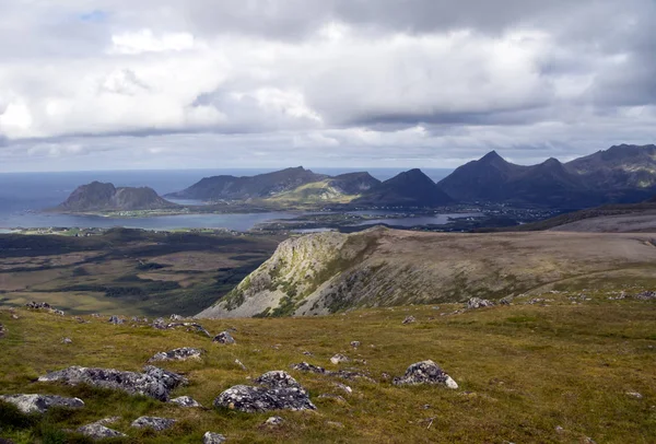 Berge Meer Auf Den Lofoten Norwegen Einem Bewölkten Tag — Stockfoto