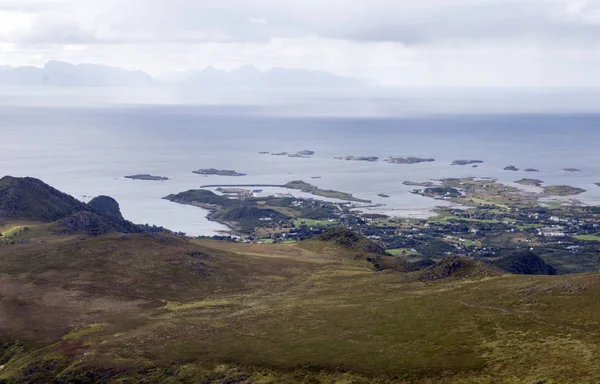 Montanhas Beira Mar Lofoten Noruega Num Dia Nublado — Fotografia de Stock