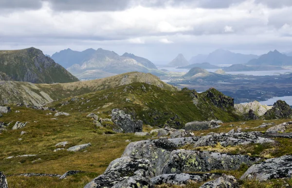 Berge Auf Den Lofoten Norwegen Einem Bewölkten Tag — Stockfoto