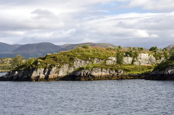 Montagne Riva Mare Lofoten Norvegia Una Giornata Nuvolosa — Foto Stock