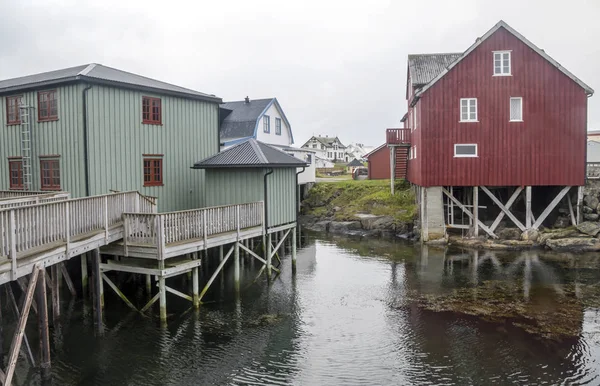 Nusfjord는 노르웨이에서 Lofoten 군도에 조용한 비즈니스는 Nusfjord는 사람들과 박물관 — 스톡 사진