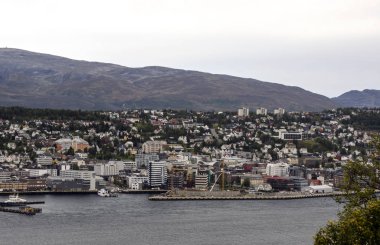 Bodo, Nordland, Norveç-Eylül 2016. Bulutlu bir günde Bodo liman. BOD olduğunu bir yerleşim yeri ve Norveç, Nordland il ve ikinci başkenti bir şehir Nord-Norge bölgedeki en kalabalık şehir.
