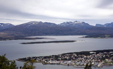 Bodo, Nordland, Norveç-Eylül 2016. Bulutlu bir günde Bodo liman. BOD olduğunu bir yerleşim yeri ve Norveç, Nordland il ve ikinci başkenti bir şehir Nord-Norge bölgedeki en kalabalık şehir.