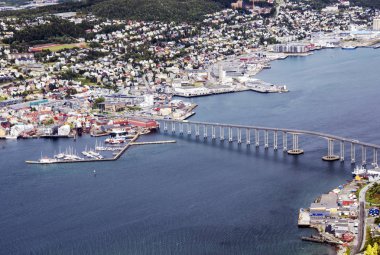 Bodo, Nordland, Norveç-Eylül 2016. Bulutlu bir günde Bodo liman. BOD olduğunu bir yerleşim yeri ve Norveç, Nordland il ve ikinci başkenti bir şehir Nord-Norge bölgedeki en kalabalık şehir.