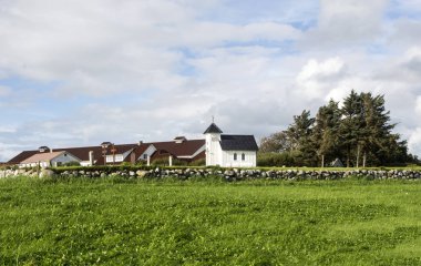 Bulutlu bir günde Norveç alanların