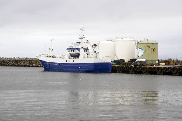 Порт Бодо в облачный день. Бод - муниципалитет и город Норвегии, столица провинции Фландрия и второй по численности населения город региона Северный Рейн-Вестфалия, в котором в 2015 году проживало 50 тысяч человек.
. 