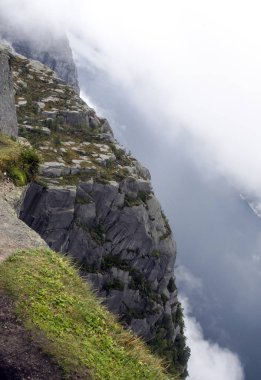 Norveç Güney güneşli bir dağda.
