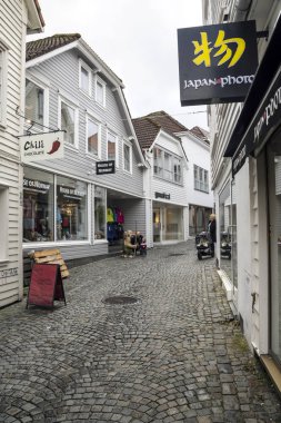 Stavanger, Norveç-Eylül 2016. Anonim kişi Stavanger yürüyüş. Stavanger güneybatı Norveç'te bir şehirdir. Stavanger, merkezinde katedral kenti 12. yüzyılda kurucu zaman dikildi. 