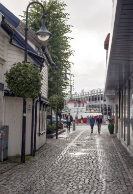 Stavanger, Norveç-Eylül 2016. Anonim kişi Stavanger yürüyüş. Stavanger güneybatı Norveç'te bir şehirdir. Stavanger, merkezinde katedral kenti 12. yüzyılda kurucu zaman dikildi. S