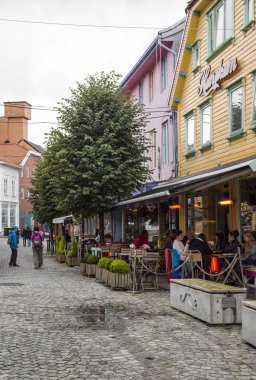Stavanger, Norveç-Eylül 2016. Anonim kişi Stavanger yürüyüş. Stavanger güneybatı Norveç'te bir şehirdir. Stavanger, merkezinde katedral kenti 12. yüzyılda kurucu zaman dikildi. S