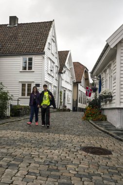 Stavanger, Norveç-Eylül 2016. Anonim kişi Stavanger yürüyüş. Stavanger güneybatı Norveç'te bir şehirdir. Stavanger, merkezinde katedral kenti 12. yüzyılda kurucu zaman dikildi. S