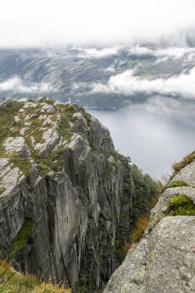 晴れた日にノルウェーの南の山 — ストック写真