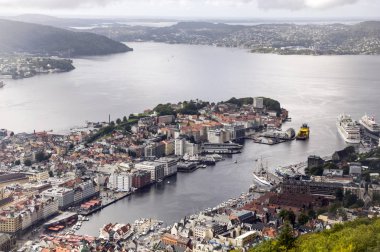 Stavanger, Norveç-Eylül 2016. Anonim kişi Stavanger yürüyüş. Stavanger güneybatı Norveç'te bir şehirdir. Stavanger, merkezinde katedral kenti 12. yüzyılda kurucu zaman dikildi. S