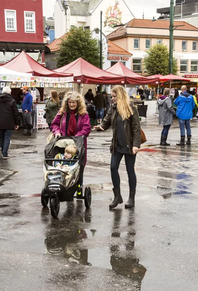 Stavanger Noruega Septiembre 2016 Persona Anónima Caminando Por Stavanger Stavanger — Foto de Stock