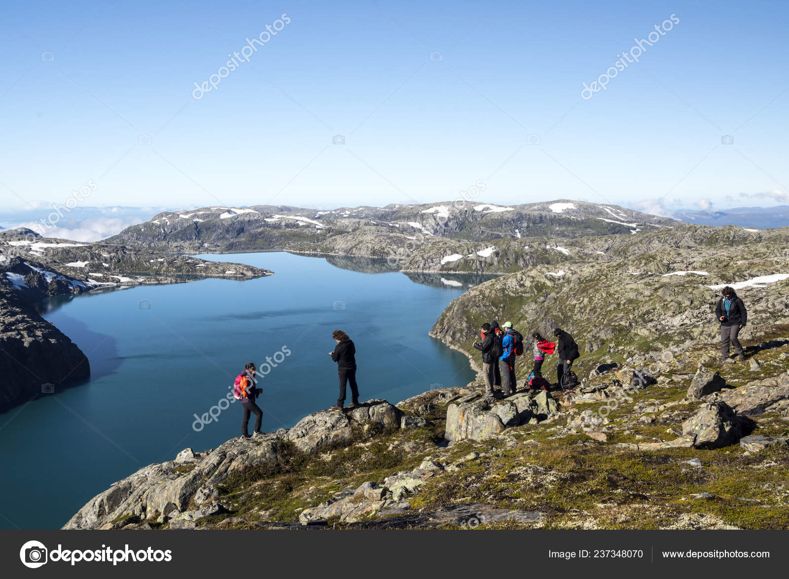 Reine Moskenes Norway 2016年9月雷因山脉的游客雷恩是挪威北兰省