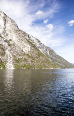 Norveç Güney güneşli bir günde fiyortları