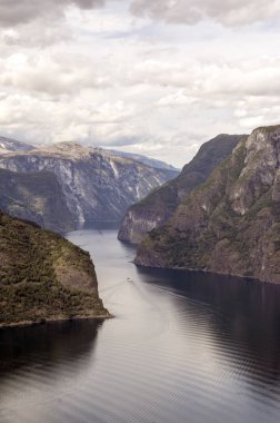 Norveç Güney güneşli bir günde fiyortları
