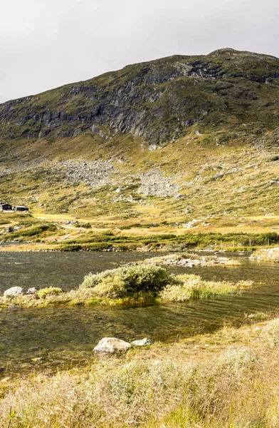 Lac Dans Les Prairies Intérieur Sud Norvège Par Une Journée — Photo