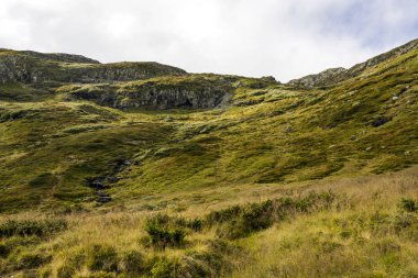 Bulutlu bir günde southern Norway iç Prairies Gölü.