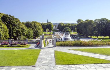 Oslo, Norveç-Eylül 2016. Vigeland Park veya heykel parkı, muhtemelen en ünlü parkta Norveç, Oslo, ülkenin başkenti şehir batısında bulunan Frognerparken içinde yerleşim yeridir. Norveçli heykeltıraş Gustav Vigeland tarafından oluşturulmuş 