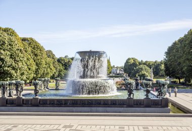 Oslo, Norveç-Eylül 2016. Vigeland Park veya heykel parkı, muhtemelen en ünlü parkta Norveç, Oslo, ülkenin başkenti şehir batısında bulunan Frognerparken içinde yerleşim yeridir. Norveçli heykeltıraş Gustav Vigeland tarafından oluşturulmuş 