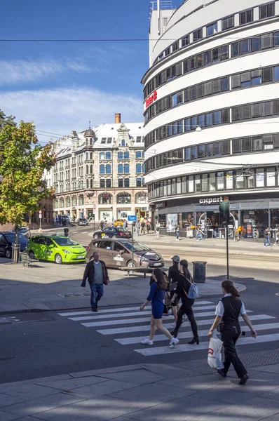 Oslo Noruega Septiembre 2016 Gente Anónima Caminando Por Las Calles — Foto de Stock