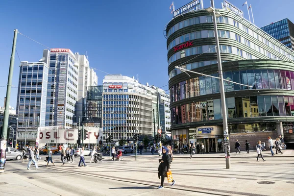 Oslo Noruega Septiembre 2016 Gente Anónima Caminando Por Las Calles — Foto de Stock