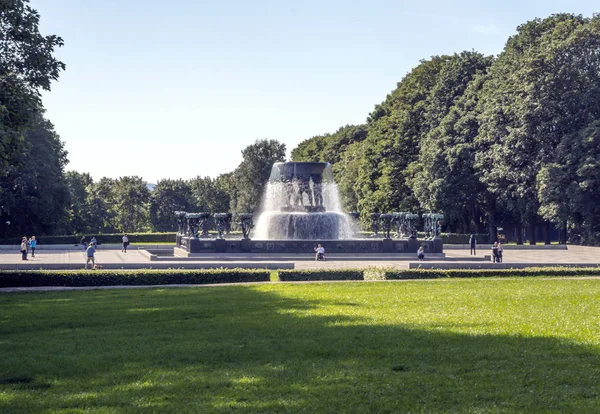 奥斯陆 2016年9月 维格兰公园 或雕塑公园 可能是挪威最著名的公园 是在弗罗纳帕克内的一个地区 位于奥斯陆市中心以西 该国的首都 由挪威雕塑家古斯塔夫 维格兰创作 — 图库照片