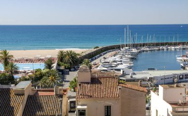 Alella, Barcelona, İspanya-Haziran 2017. Alella insanlar yürürken, insanlar ile. Alella Katalonya iline bağlı bölge. Maresme bölge il, Barselona'da ait. 