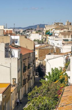 Alella, Barcelona, İspanya-Haziran 2017. Alella insanlar yürürken, insanlar ile. Alella Katalonya iline bağlı bölge. Maresme bölge il, Barselona'da ait. 