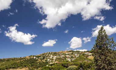 Güneşli bir günde Alella dağlar Barcelona, İspanya